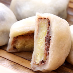 Ikinari Dango (Sweet dumpling with sweet potato and bean paste)